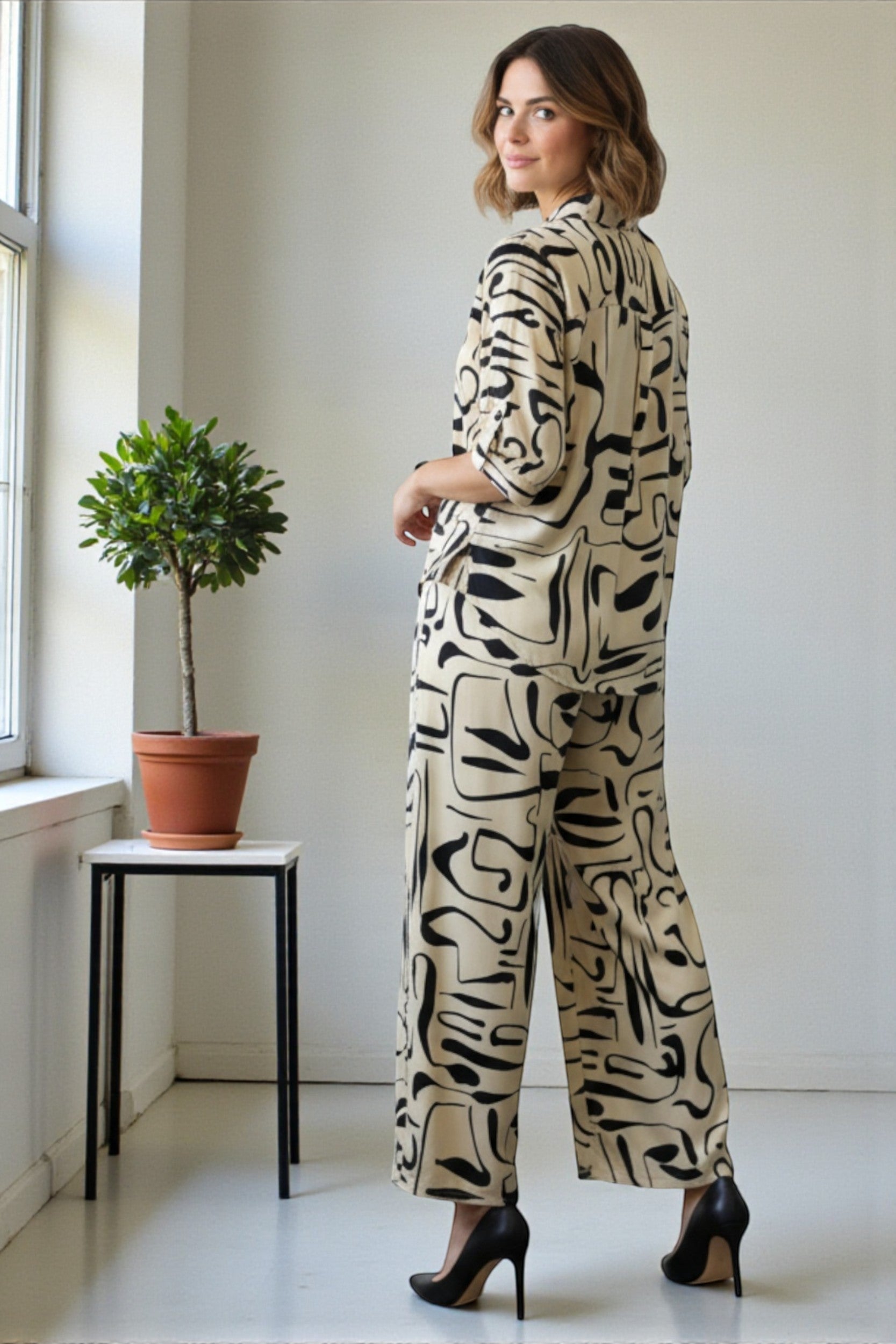 25106-P3-X - Plus Size Abstract Print Relaxed Two-Piece Set