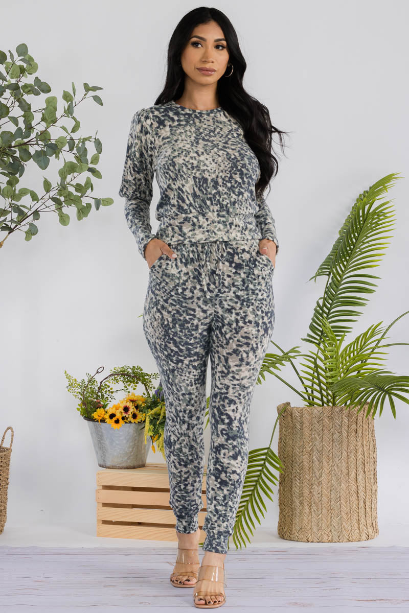 HH668R1-CAMO - 2 PC TOP AND JOGGER SET