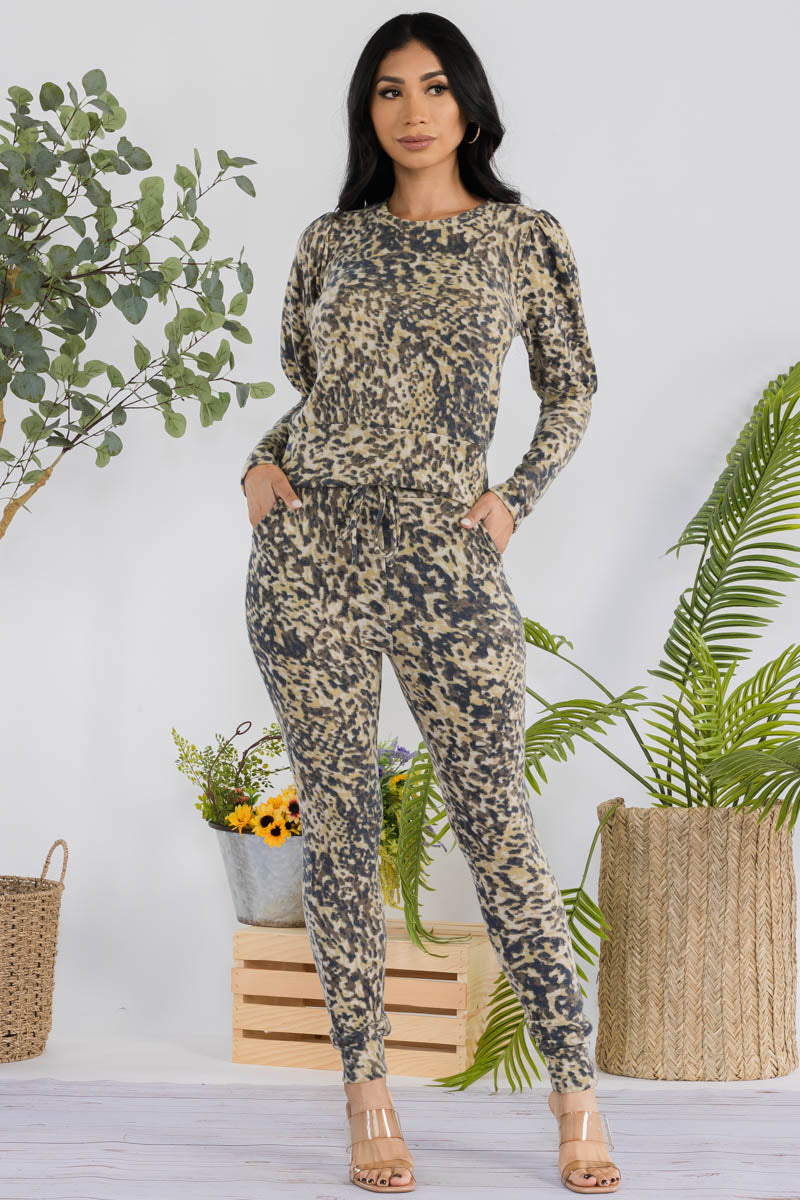 HH668R1-CAMO - 2 PC TOP AND JOGGER SET