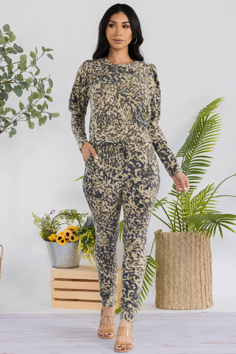 HH668R1-CAMO - 2 PC TOP AND JOGGER SET