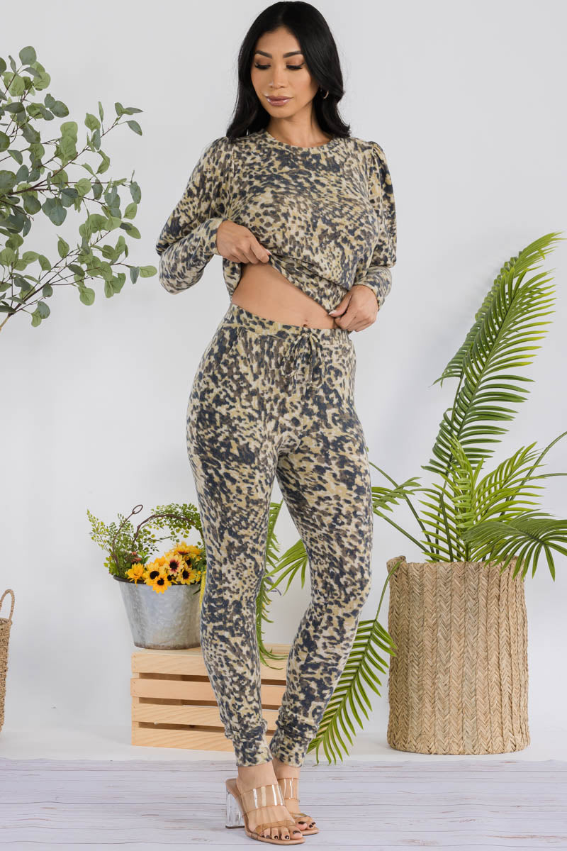HH668R1-CAMO - 2 PC TOP AND JOGGER SET