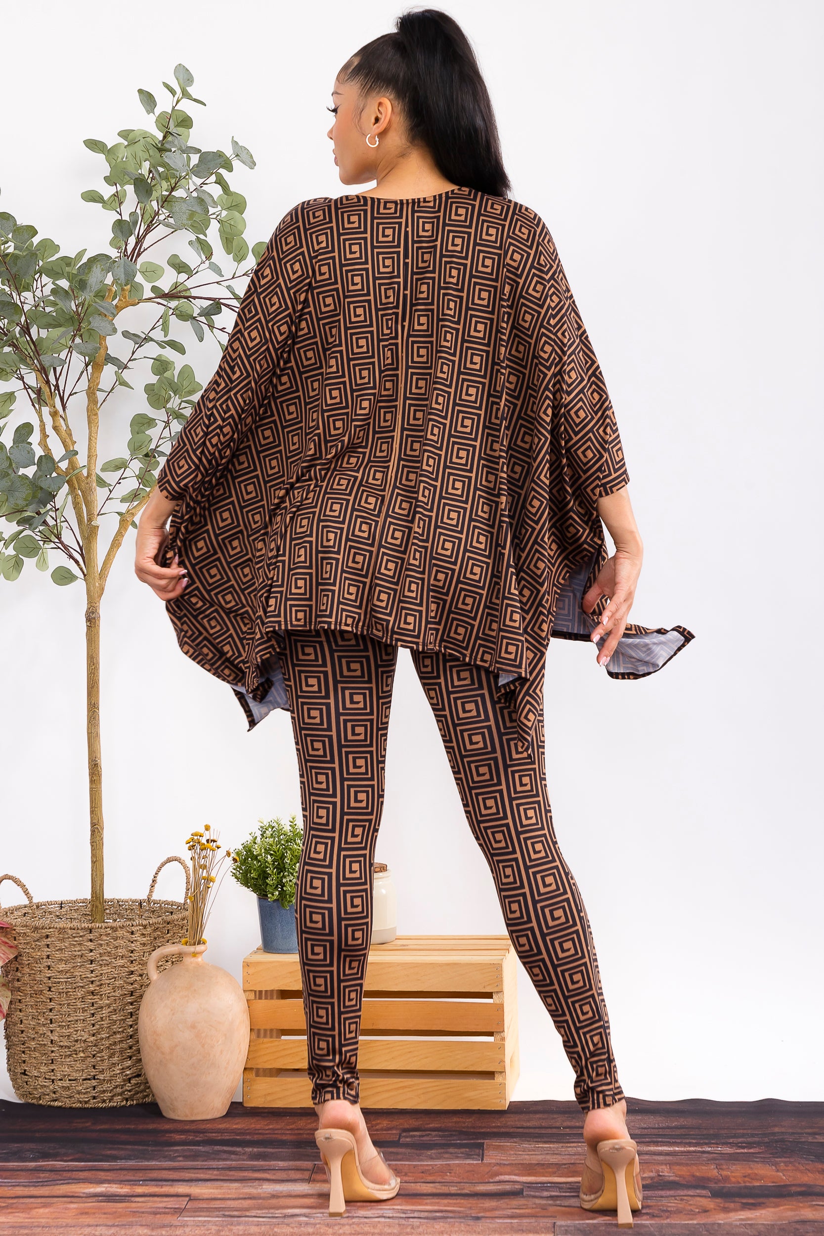 HH637X-P2 Plus Size Relaxed Fit Printed Top & Leggings Set