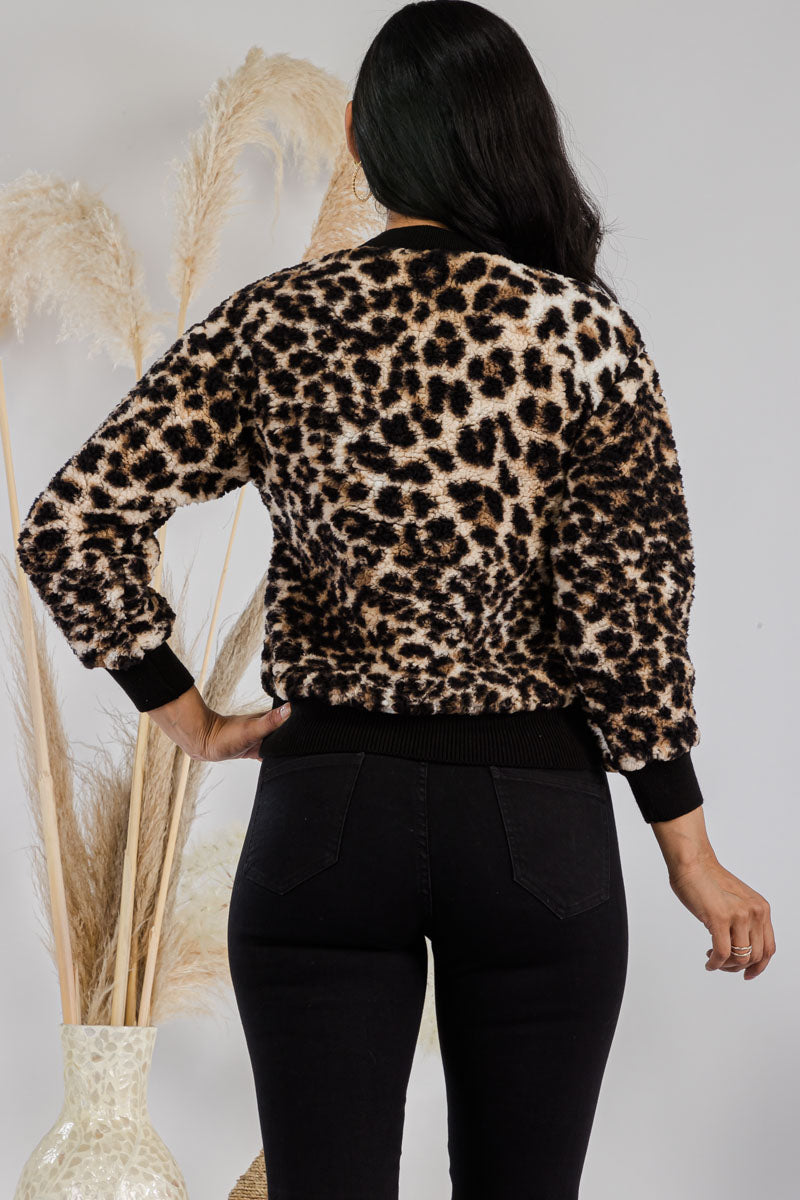 524693 - Cheetah Print Crew Neck Sweater