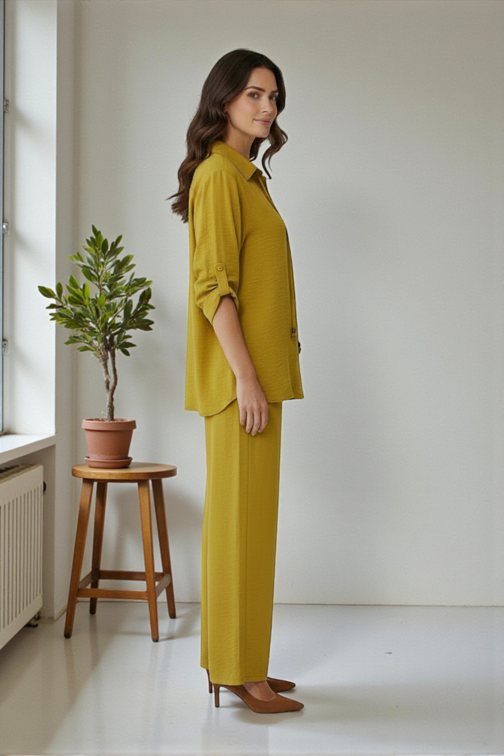 25613-X Plus Size Relaxed Blouse & Wide-Leg Pant Set