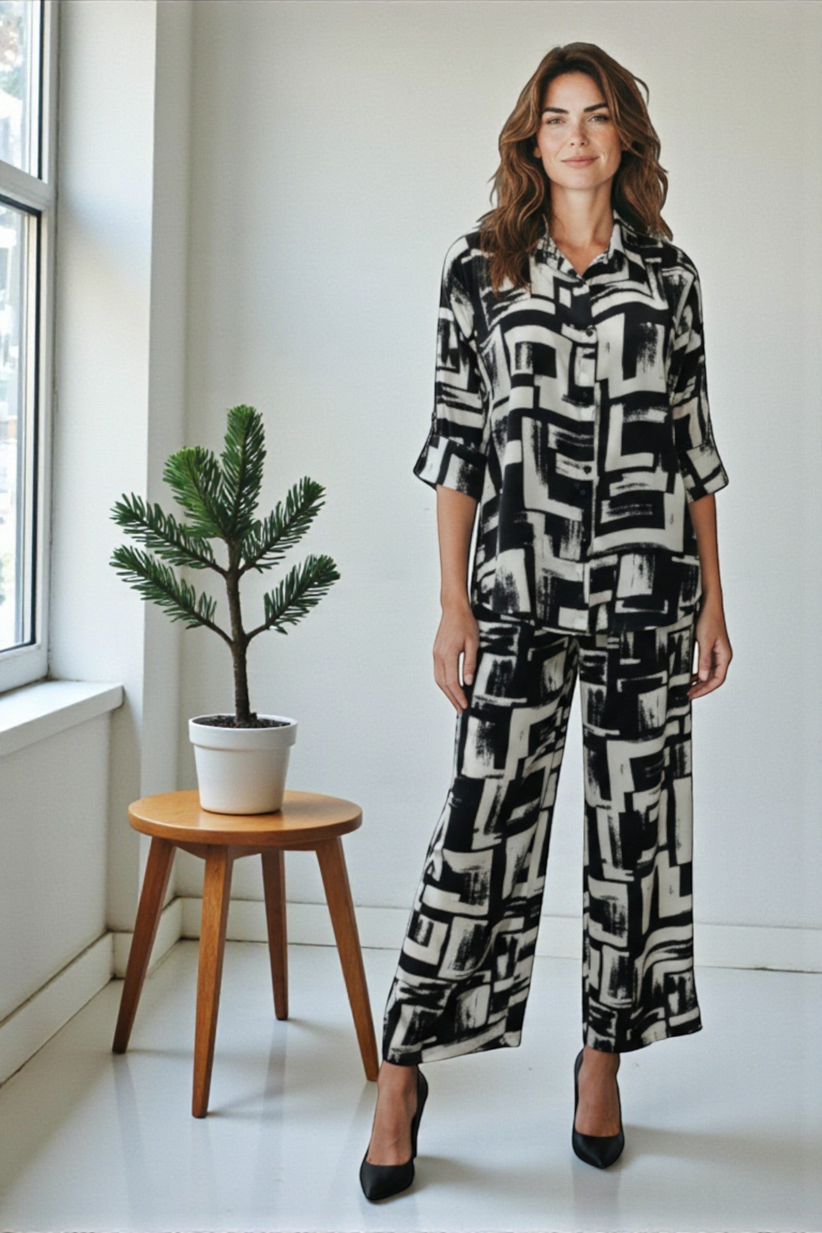 25106-P2-R2 Geometric Print Relaxed Two-Piece Set
